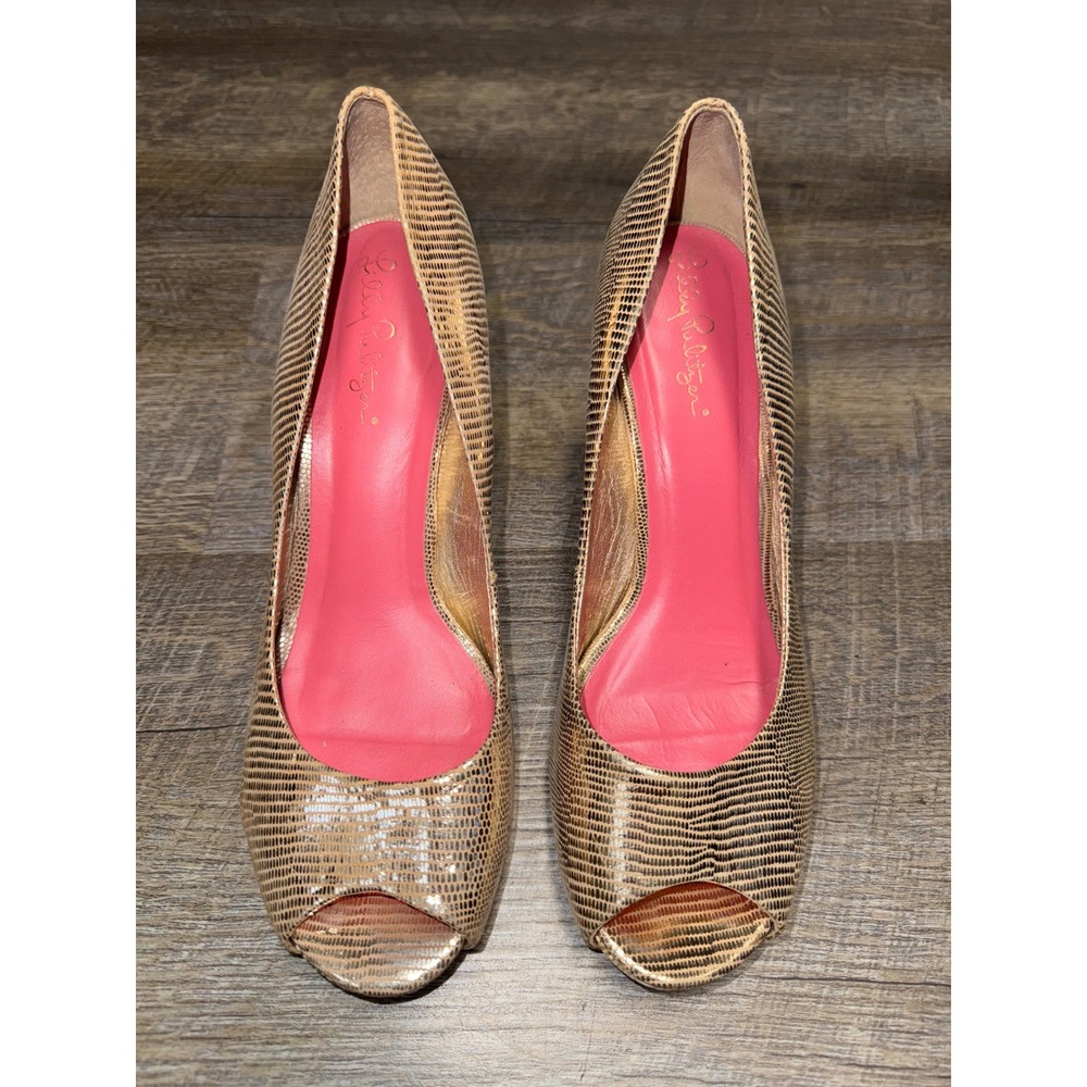 Lilly Pulitzer Resort Chic Wedge Pumps Gold Embossed Peep Toe Size 8 - Picture 2 of 4